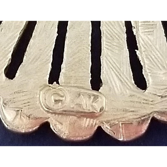 ANNE KLEIN COUTURE Jewelry, Vintage Signed Matte Gold Fan Scallop Shell Earrings - Picture 5 of 7